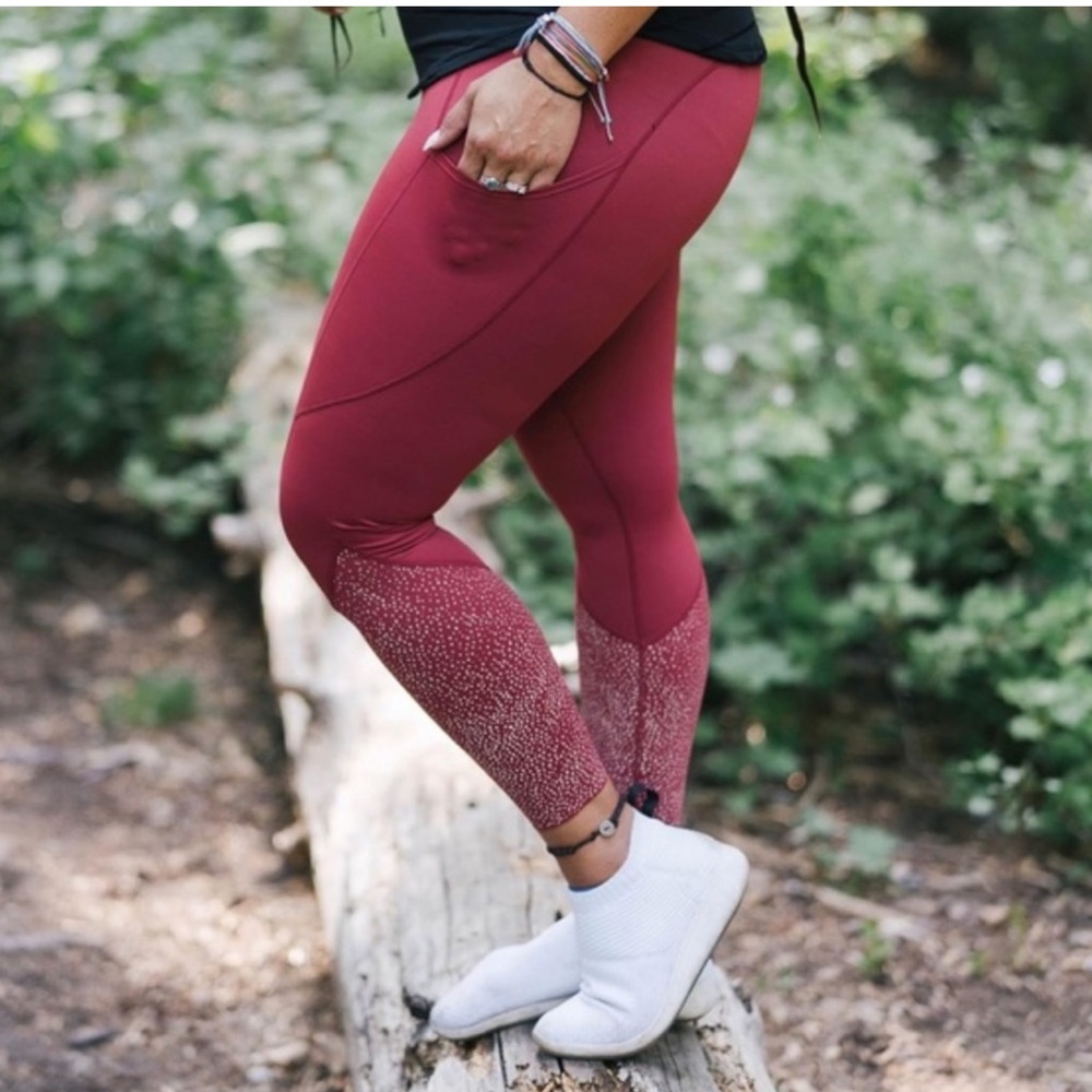 Zyia Merlot Pocket Reflective Light n Luxe 7/8  leggings, size 6-8